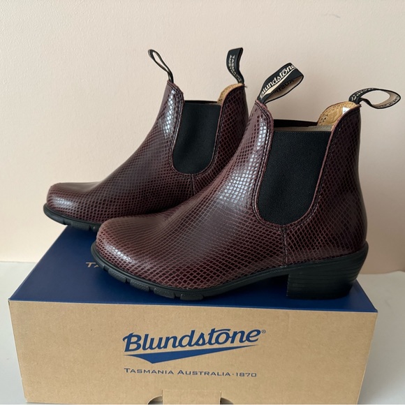 Blundstone Embossed Leather Boot. 2166. Dress boot. Elastic sided. Size: 7, 8, 9 - Picture 7 of 14